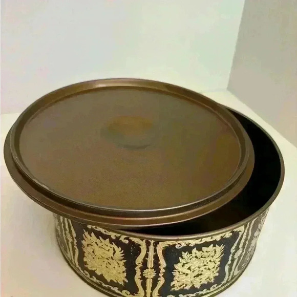 Vintage ornate  black and gold filigree fruitcake tin - Picture 4 of 10